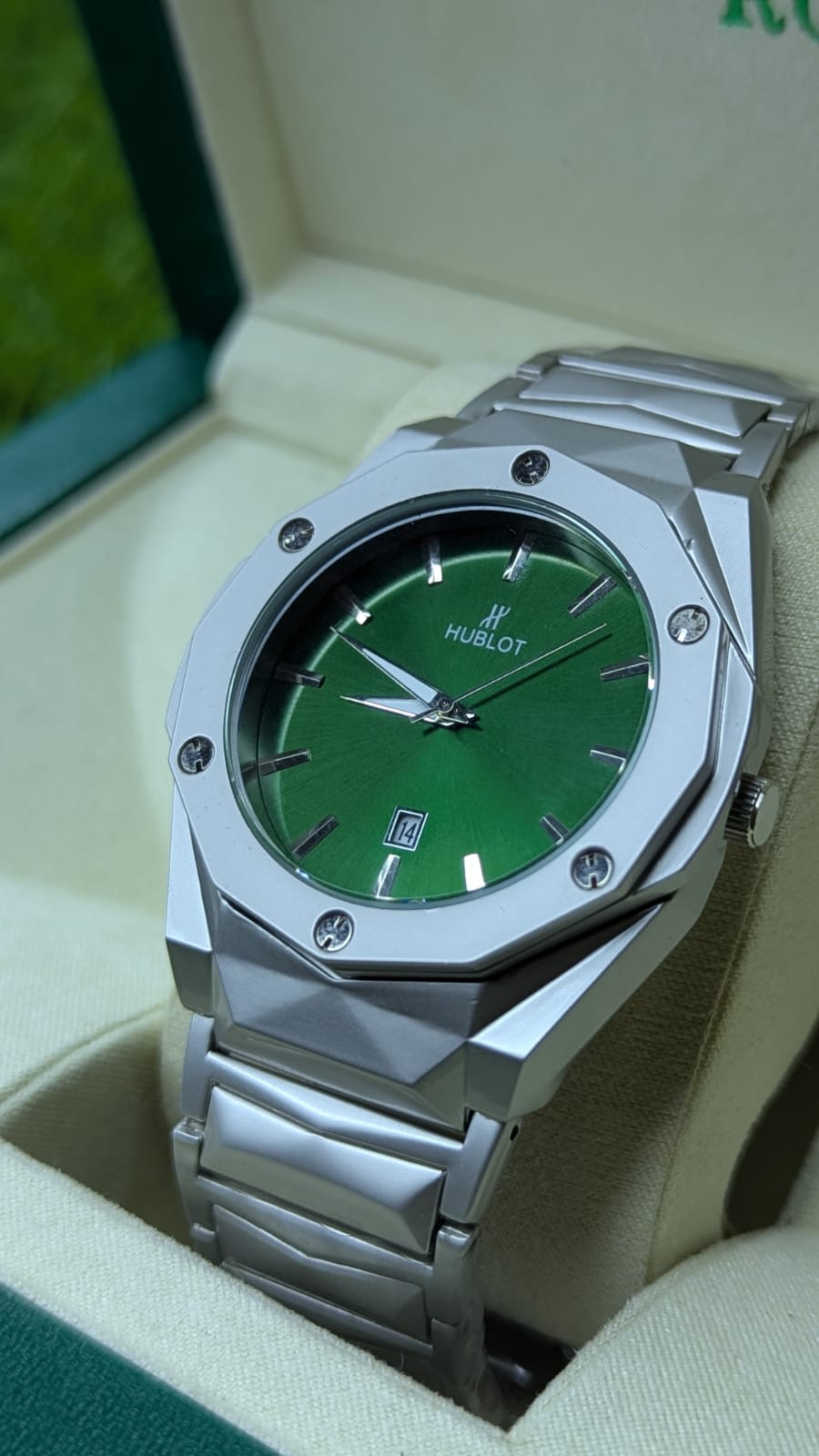 Hublot Diamond Cut Luxury Watch – Sparkling Elegance